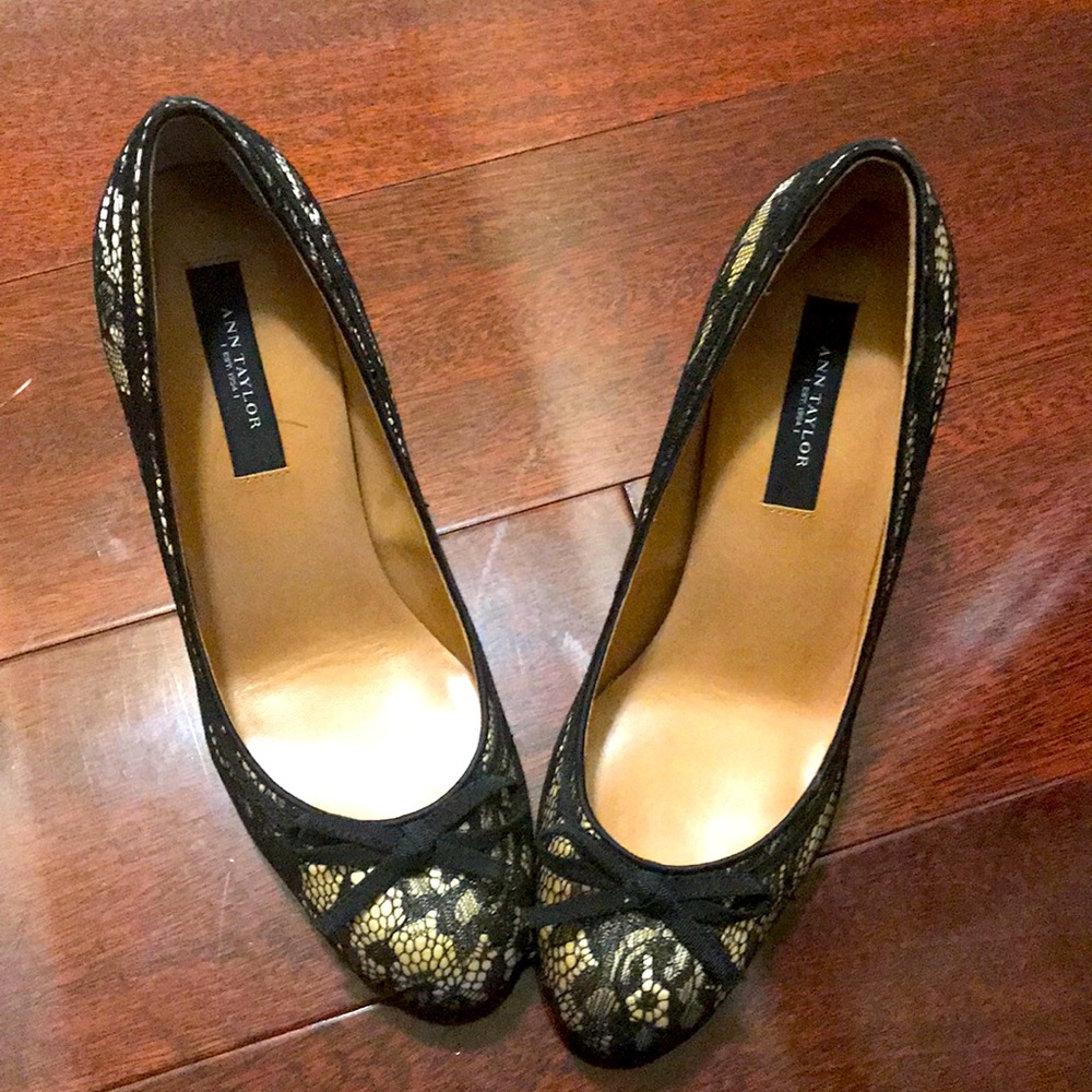 Ann Taylor black and beige lace heels. 5M